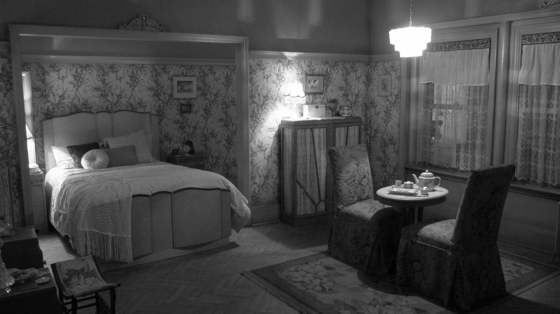 MONA'S APARTMENT ...stage build
